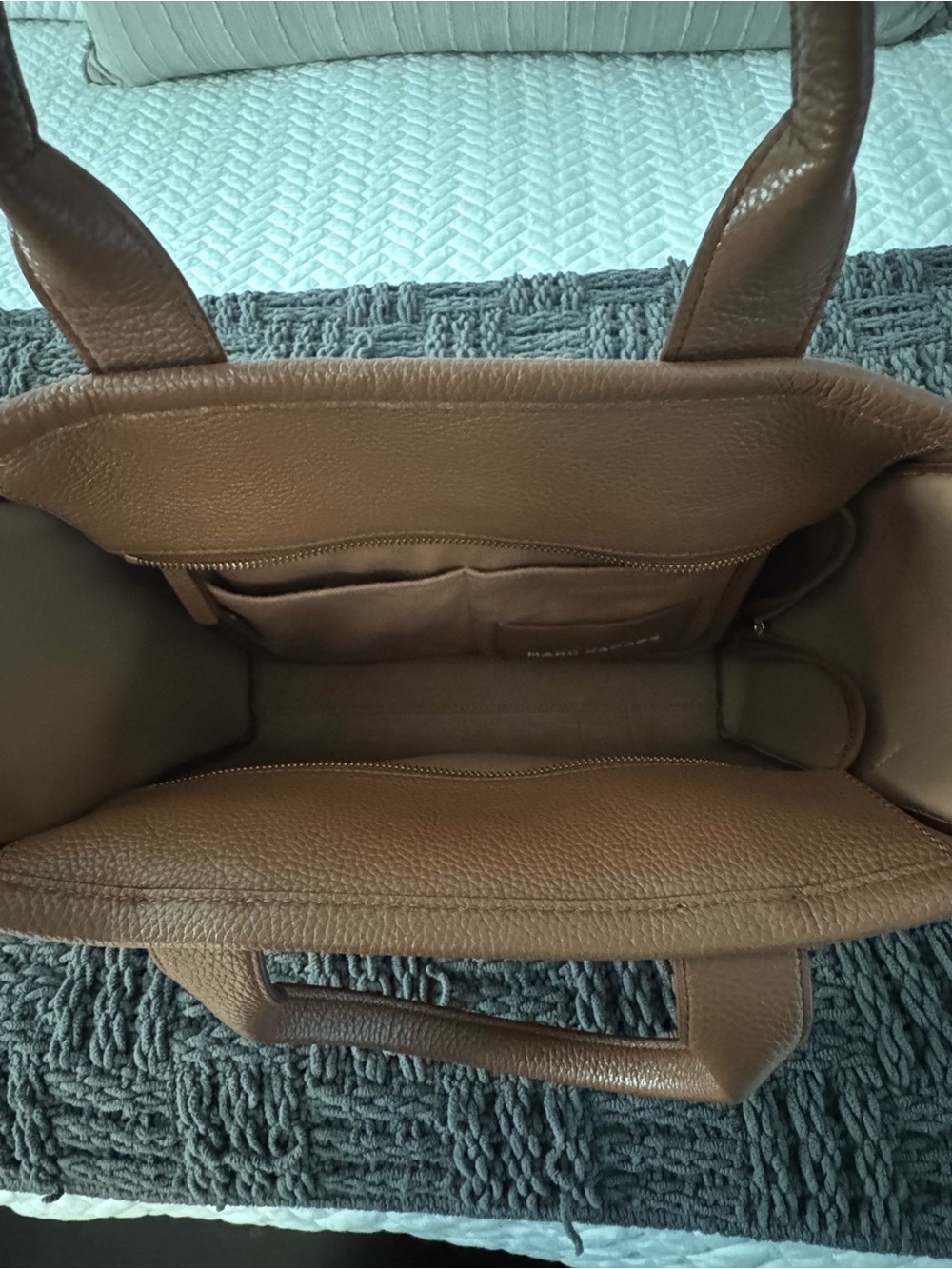 Like new Marc Jacobs The Tote Bag Small in Tan - Picture 3 of 9